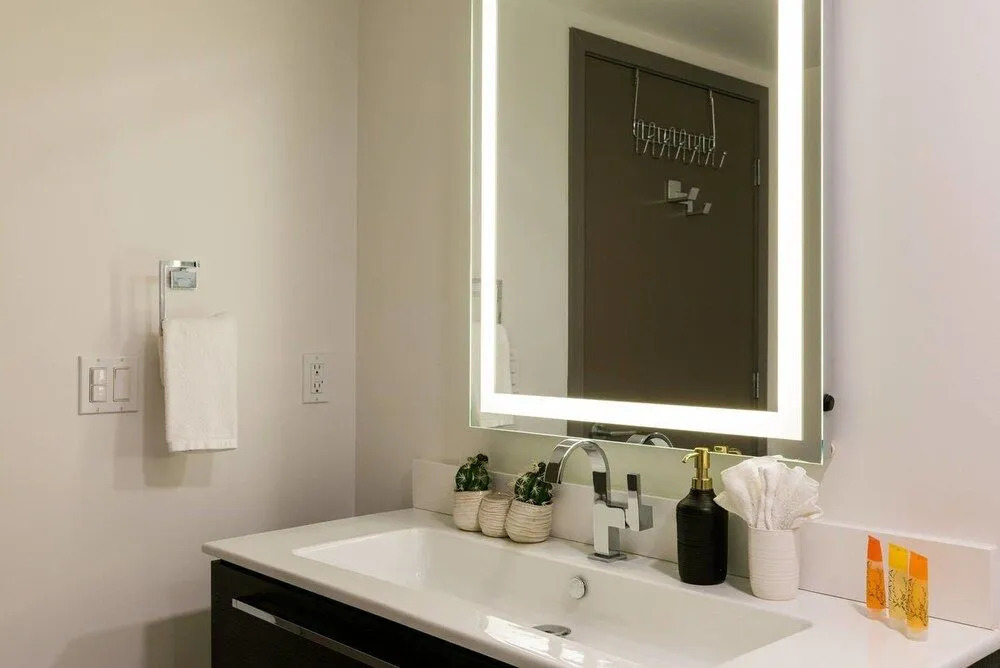 Amazing Spacious 2-Bd / 2-Bath Apartment In Dtla