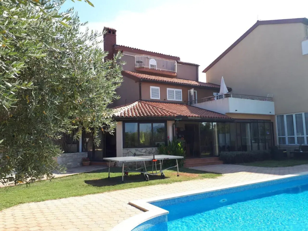 Guesthouse Barboska-pool & tennis court