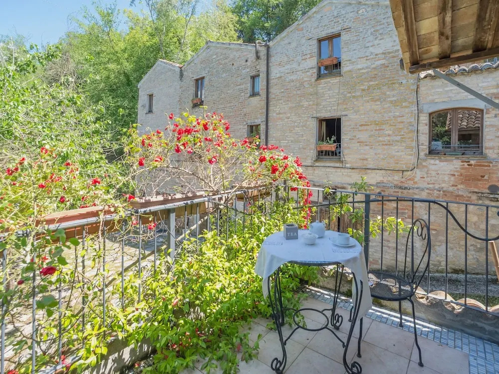 Rustic Home in Santa Vittoria in Matenano FM With Garden
