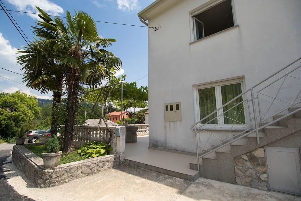 Apartment Mladen