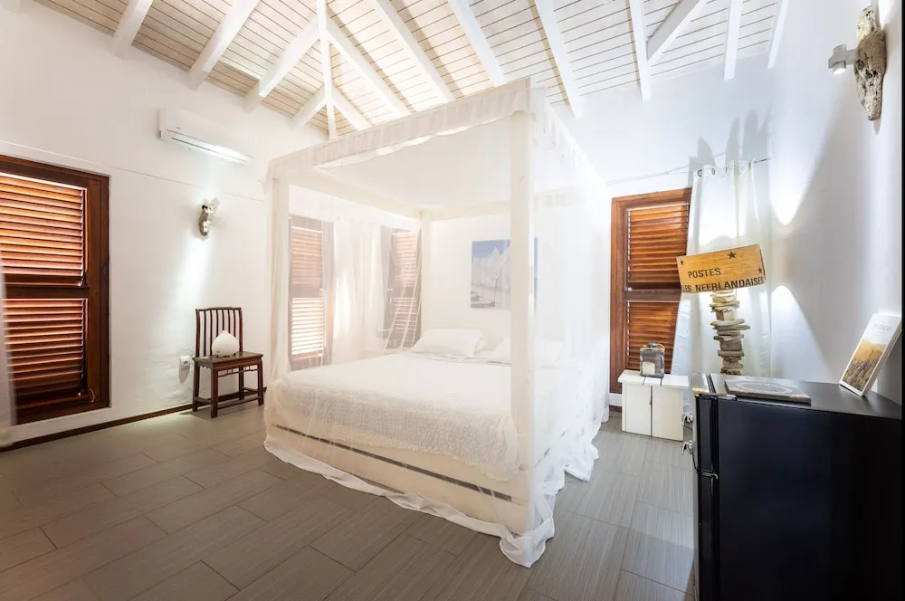 Room in B&B - Sunny Stay - Beautiful Spacious Room in Villa mi Cuna With Swimming Pool