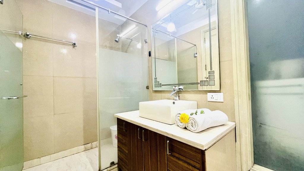 Bluo Park Facing 3Bhk - Balcony, Lift, Parking