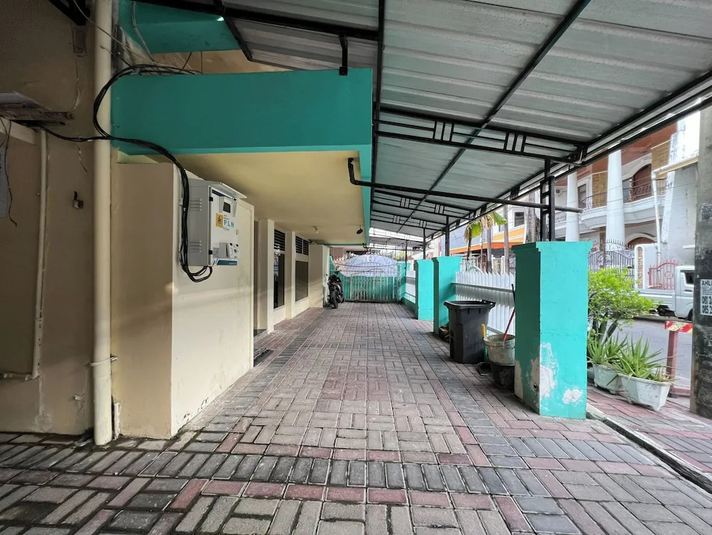 OYO 92675 Hotel Rosna