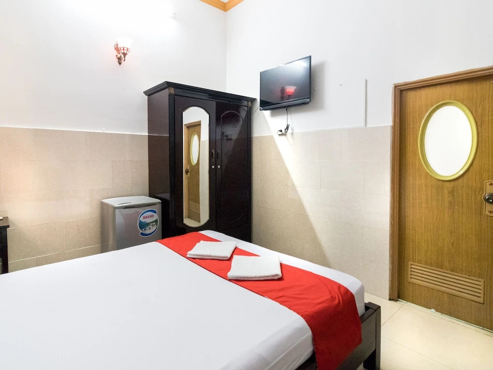 Huong Hotel by OYO Rooms