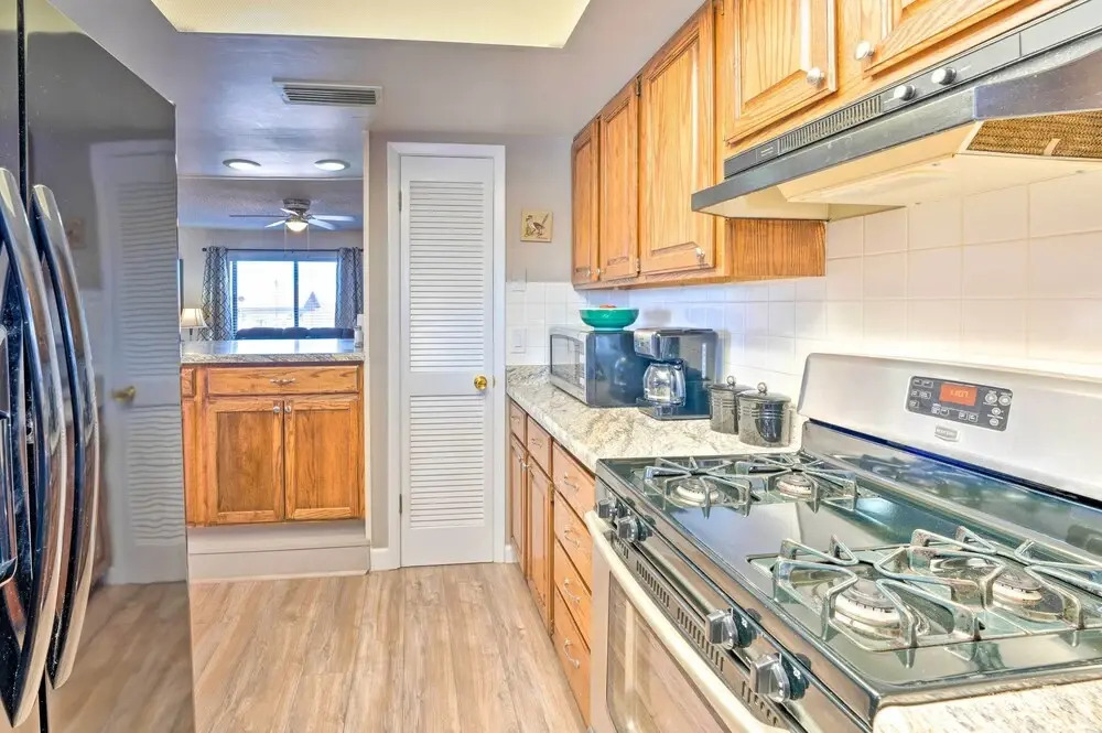 Lake Havasu Home w/ Pool - 2 Miles to Waterfront!