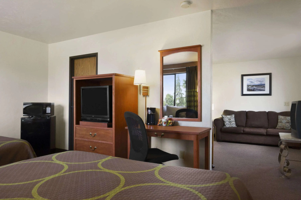 Super 8 by Wyndham Port Angeles at Olympic National Park