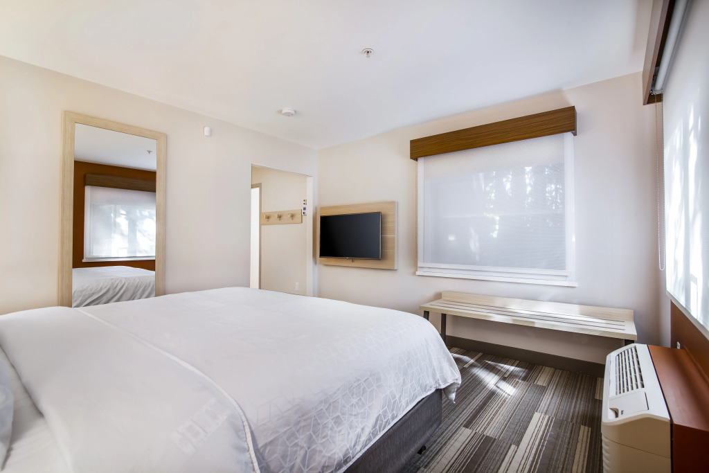 Holiday Inn Express & Suites Langley by IHG
