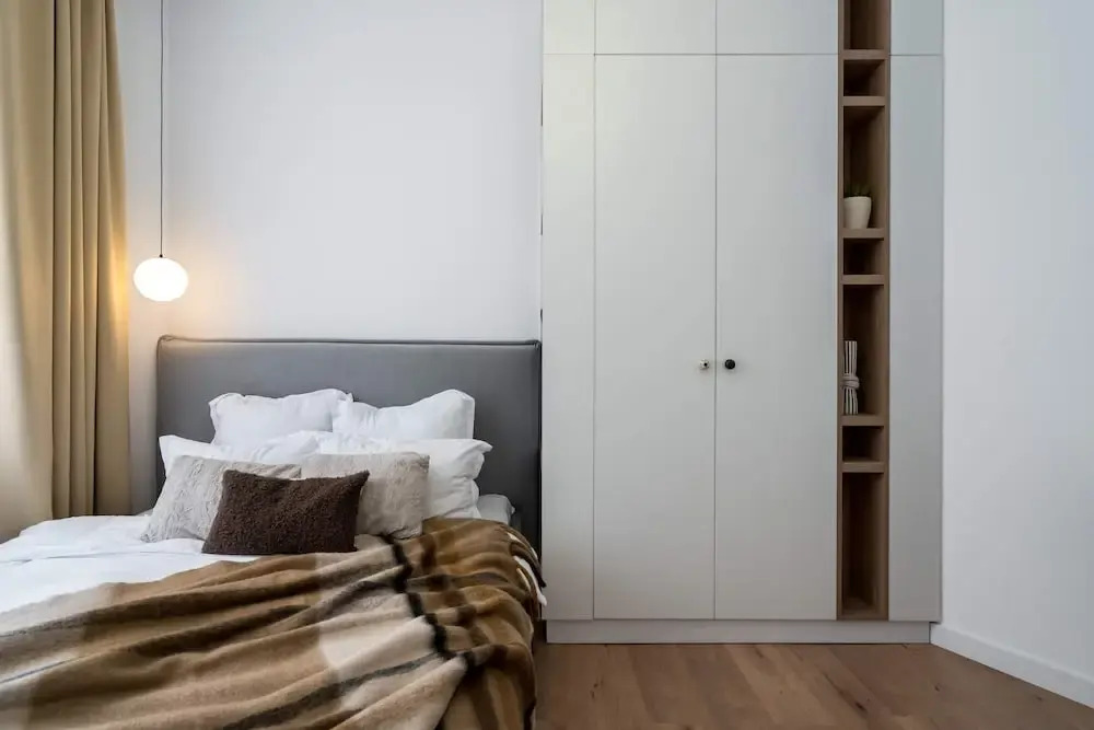 Contemporary Aparthotel 2-BR Flats Near Old Town Quiet & Serene
