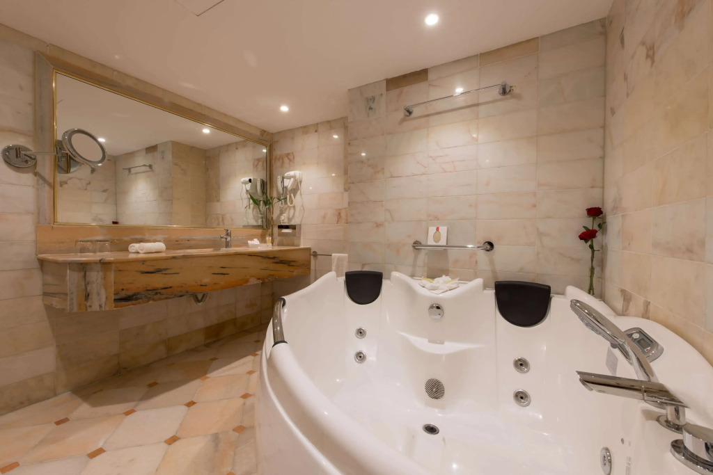 Ramada by Wyndham Continental Jeddah