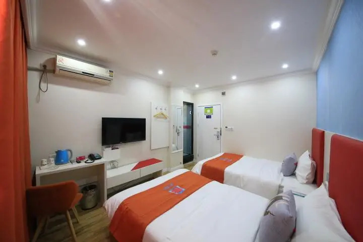 Pai Hotel Guiyang Fountain Metro Station