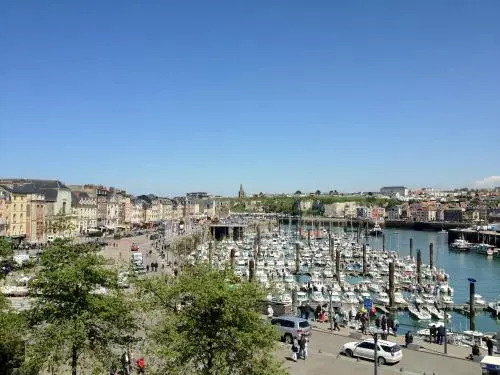 LOGIS Hôtel & Restaurant - Les Arcades