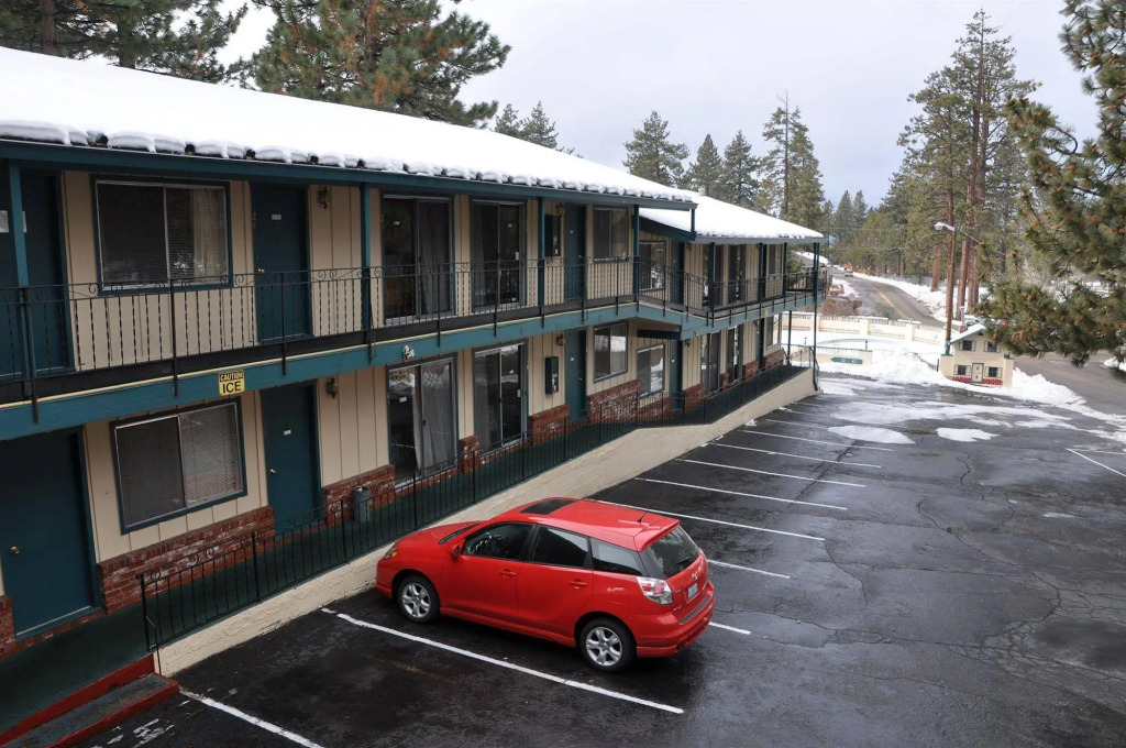 Cedar Inn & Suites