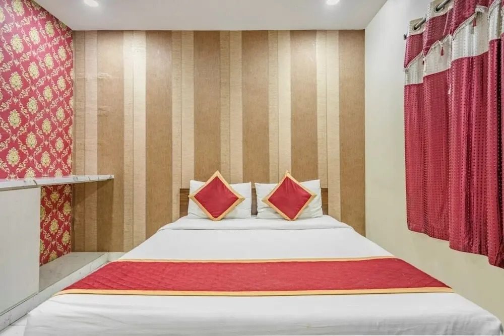 iROOMZ Hotel Mouli Grand