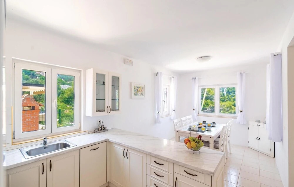 4 Bedroom Gorgeous Home In Blato