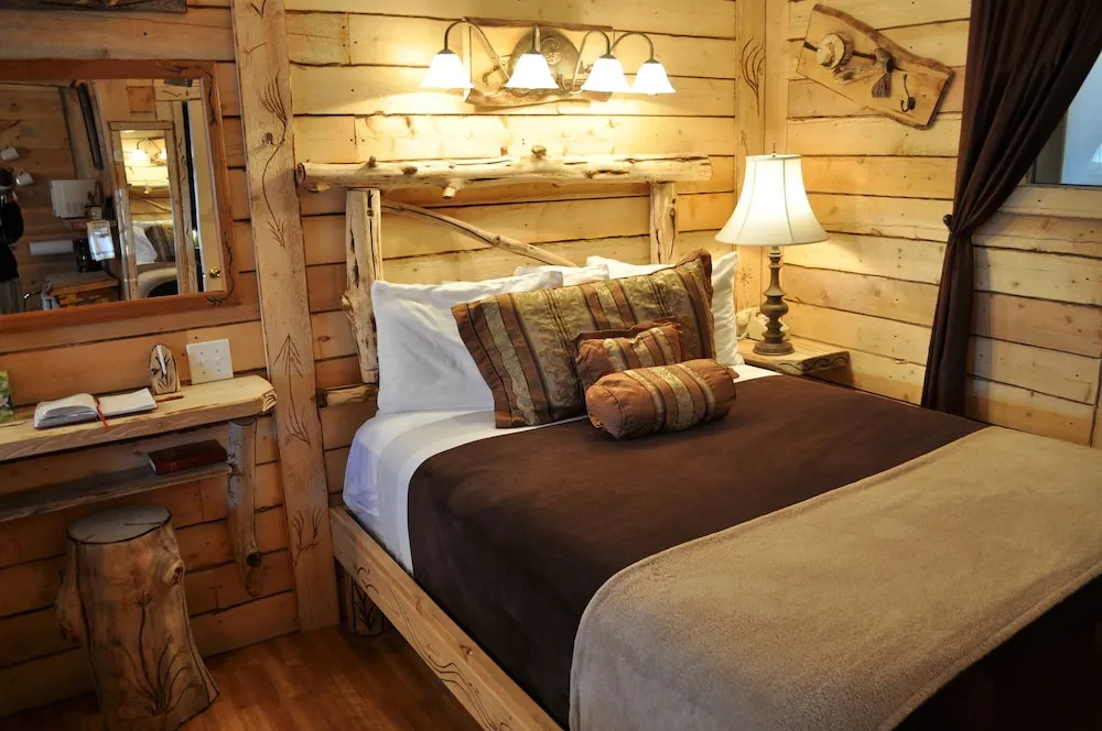 The Cedaredge Lodge