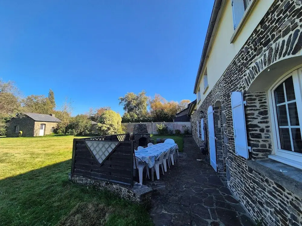 Spacious Family Home Near the Sea