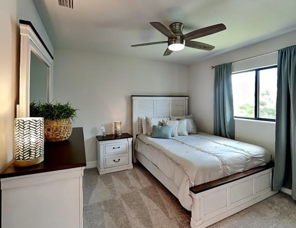 CoralVilla Calm Waters - pool & spa, cozy, on water, BBQ grill