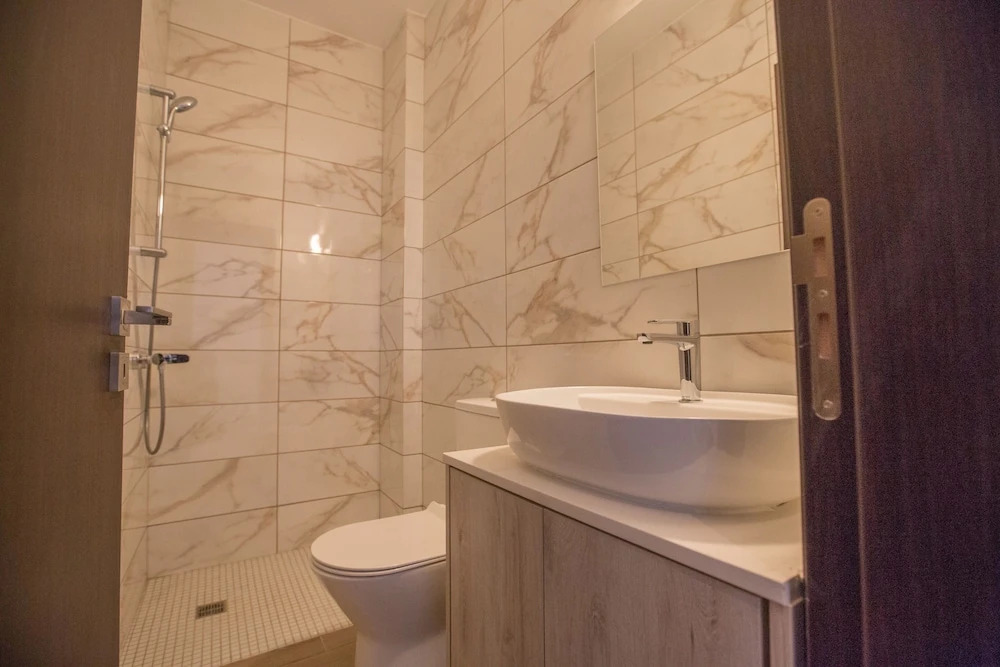 Villa Prol17, Exquisite 5bdr Villa With Pool, Close to Fig Tree Bay Beach