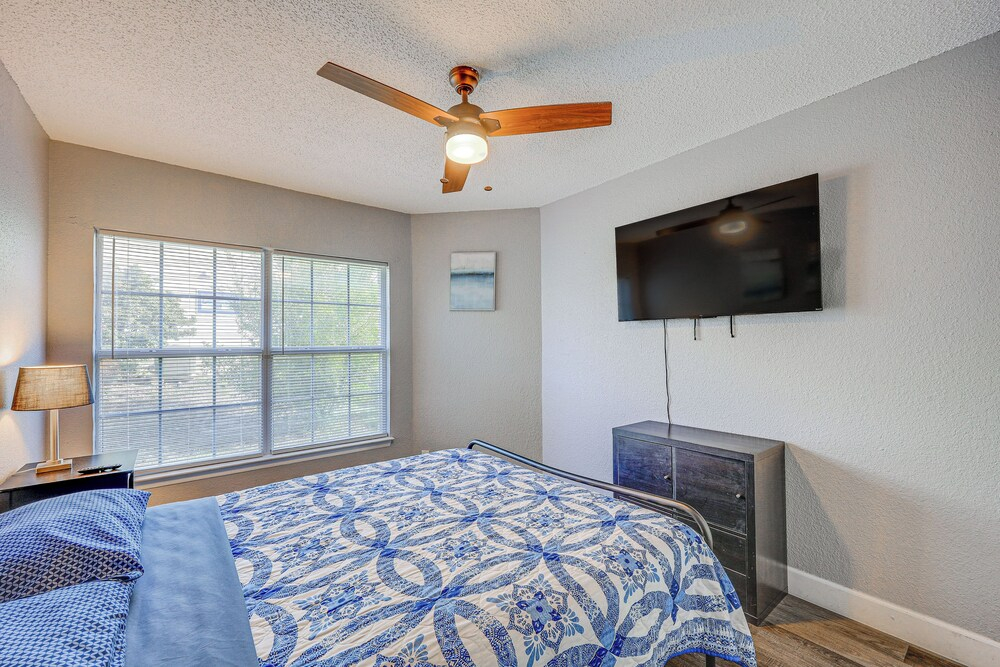 San Antonio Retreat w/ Fenced Pool, Near SeaWorld