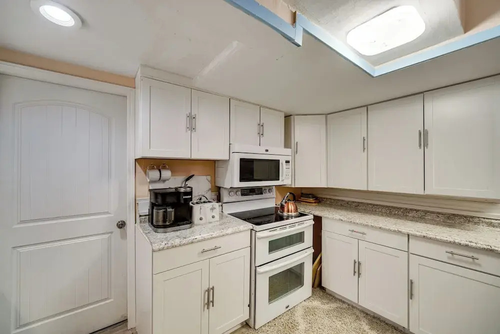 Easy Cleveland Access! Quiet Suburb Stay w/ Yard