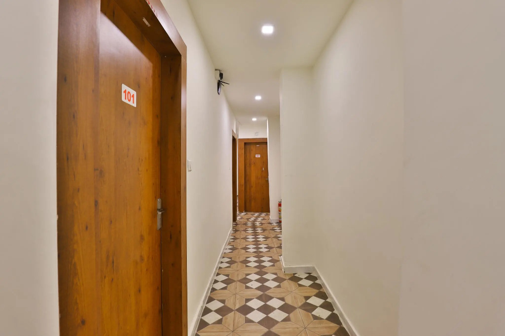 OYO 30712 Hotel Surya