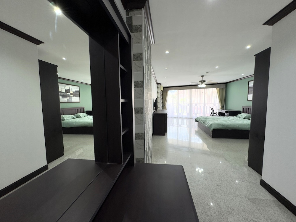 Spacious 2BR Condo - 3 Balconies & Green Views