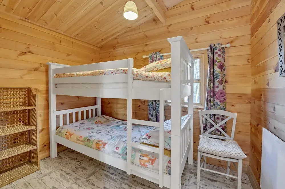 Lodge in Suffolk Near Scenic Trails