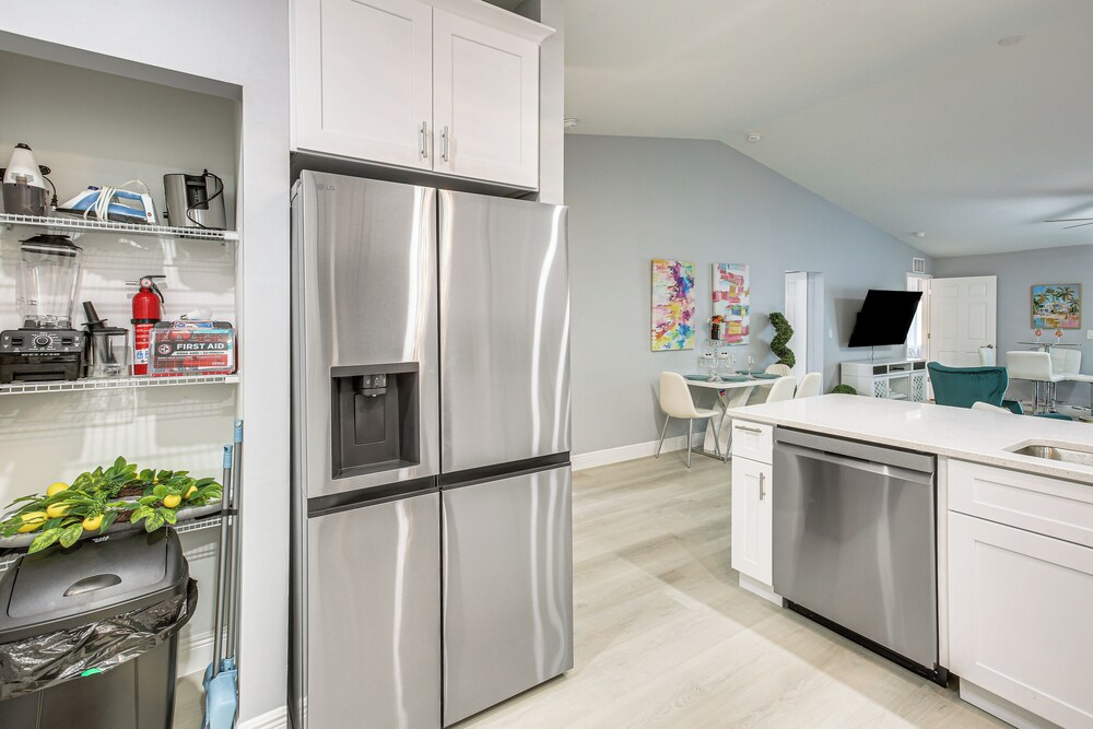 Canal-front Oasis! Port Charlotte Condo w/ Lanai