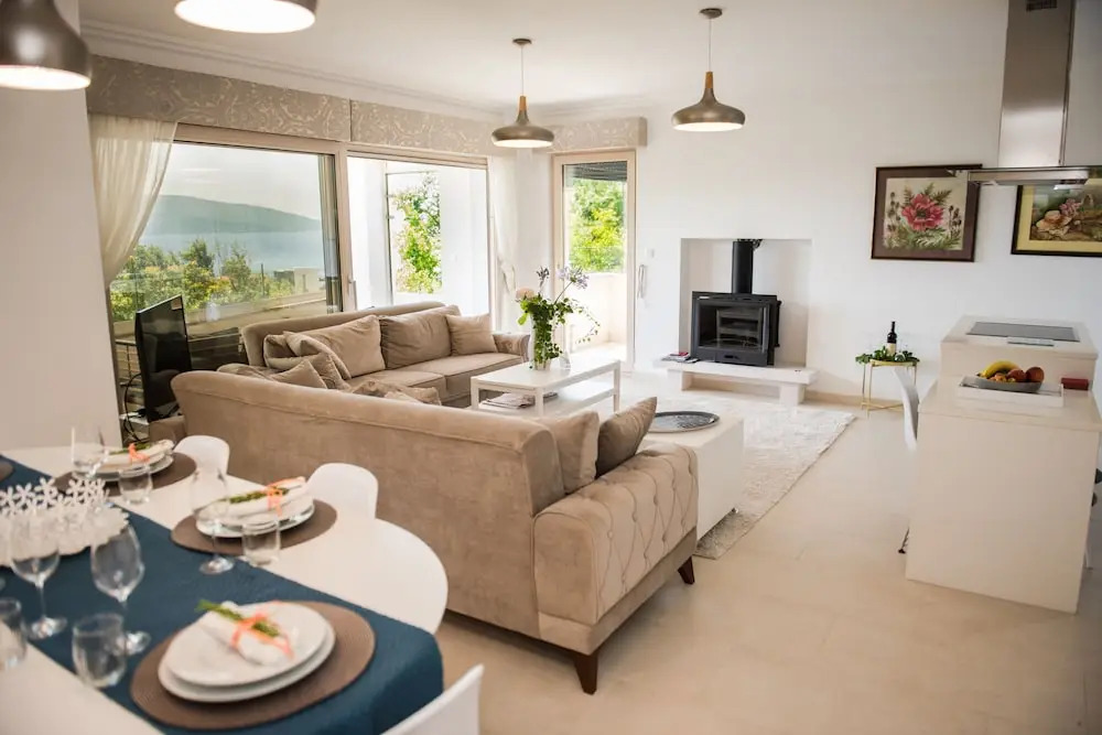 3 Bedroom 3 Bathroom Pool ,ivy House Montenegro