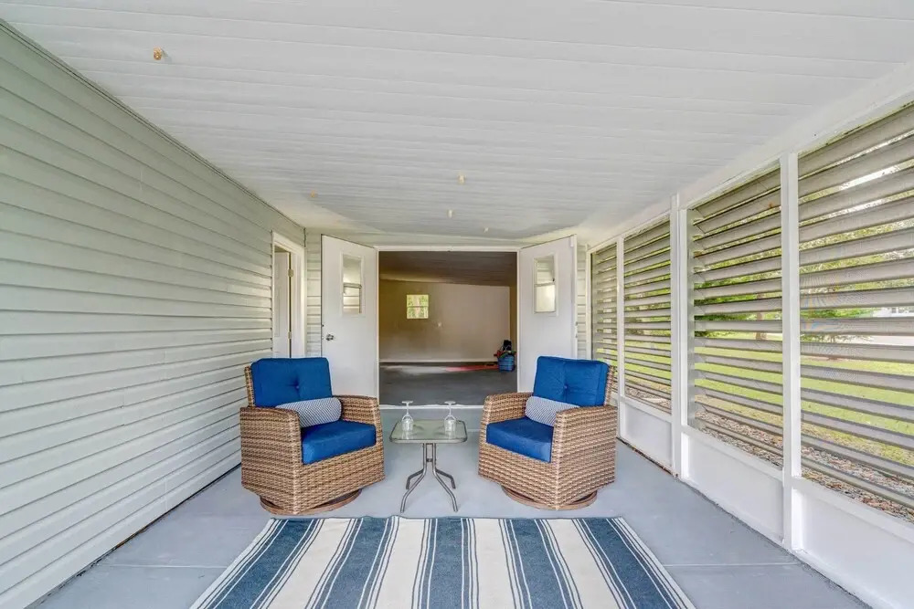 Peaceful Lady Lake Home w/ Screened-in Porch!