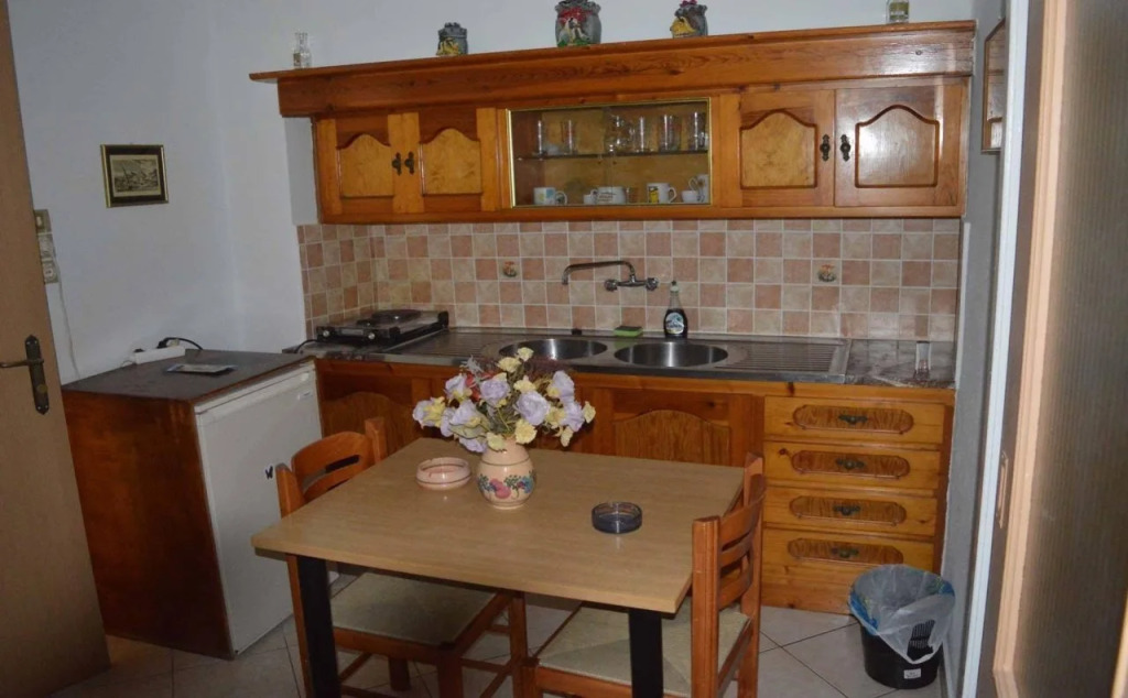 HERMOUPOLI ROOMS