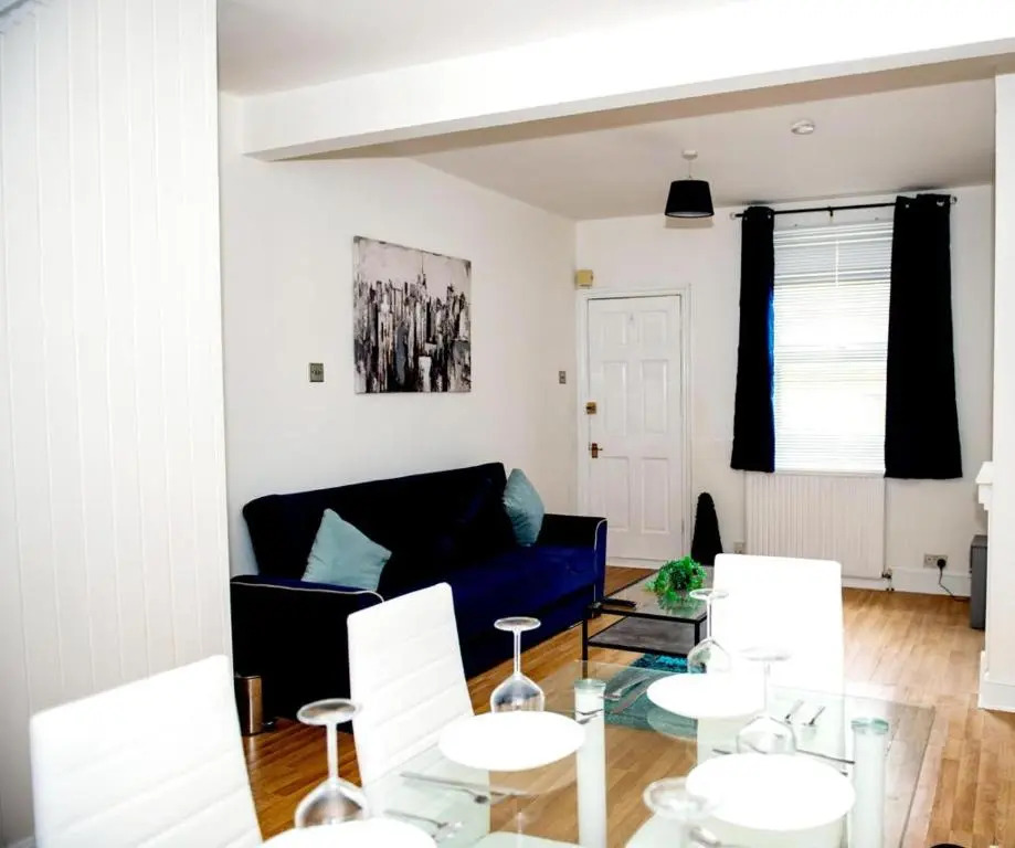Lovely 3-bed House in Dartford