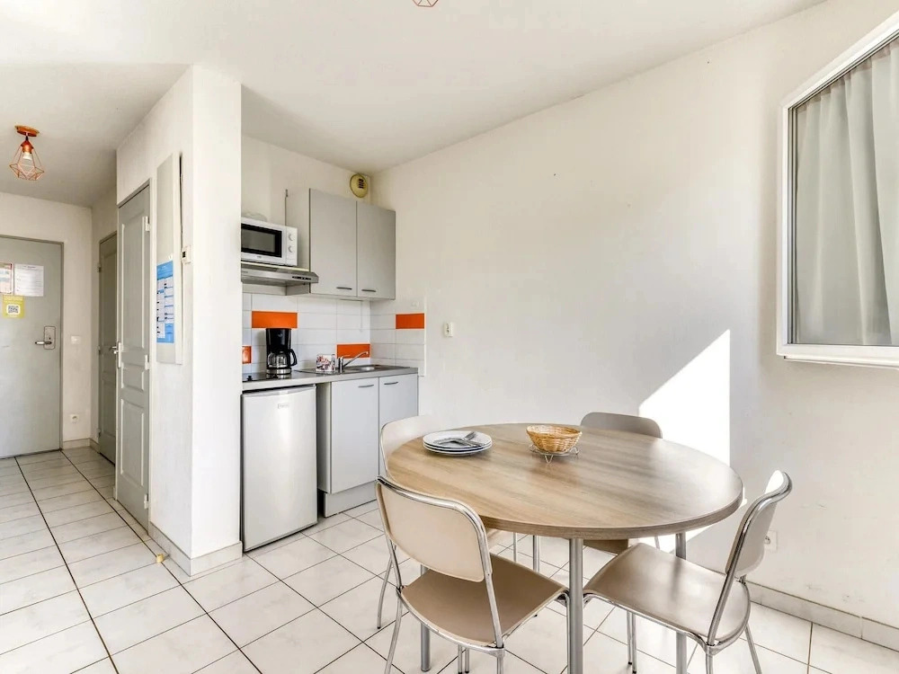 Coastal Stay for 4 With Air-conditioning
