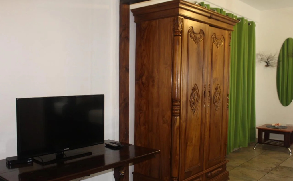 Stephna Residence