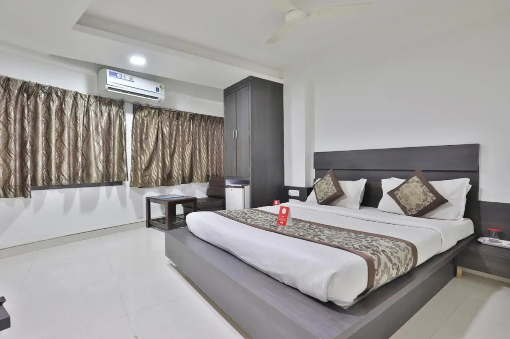 Hotel Nova Cross Road