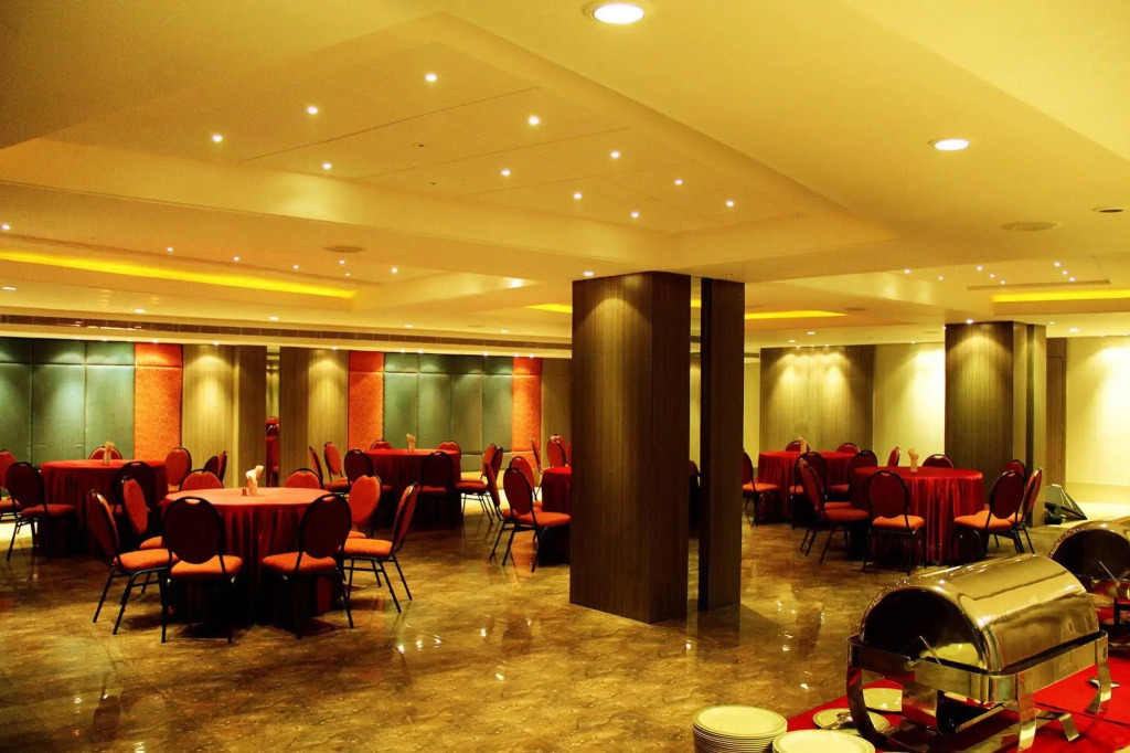 Hotel Hemaadri Grand