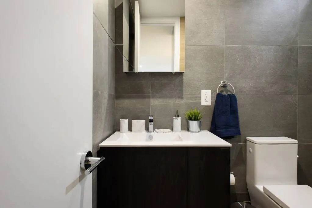 1597-9 Renovated Studio Prime UES WD in Unit