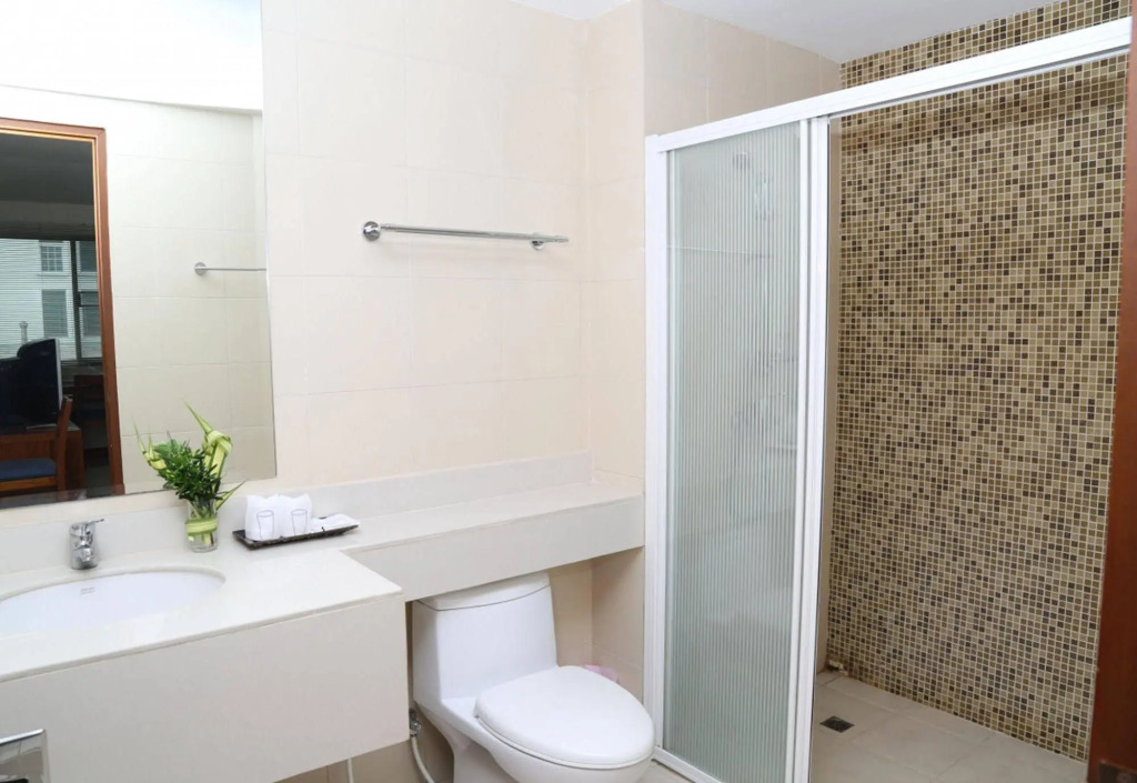 Lasalle Suites Hotel & Residence