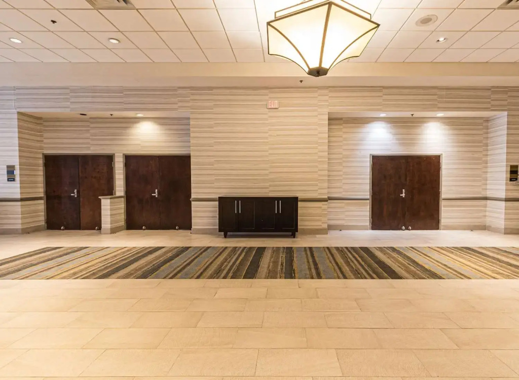 Wyndham Flint MI Grand Blanc Bishop Airport Conference Ct