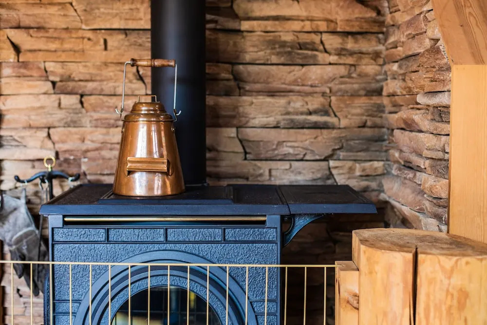 Izu House Luxury Log with Cozy Fireplace