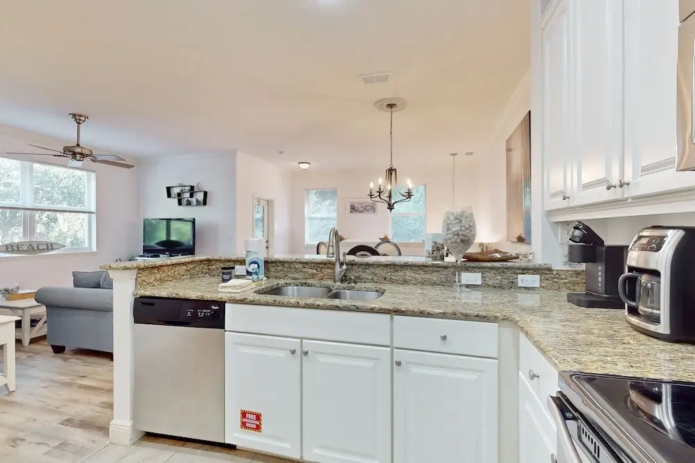 Immaculate Townhome in Upscale Community w/ Pool & Balcony - Near Beach