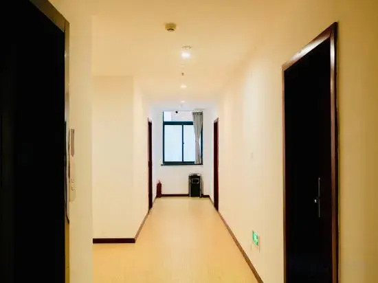 Qingcheng Jushang Yite Hotel (Peace Park Subway Station)