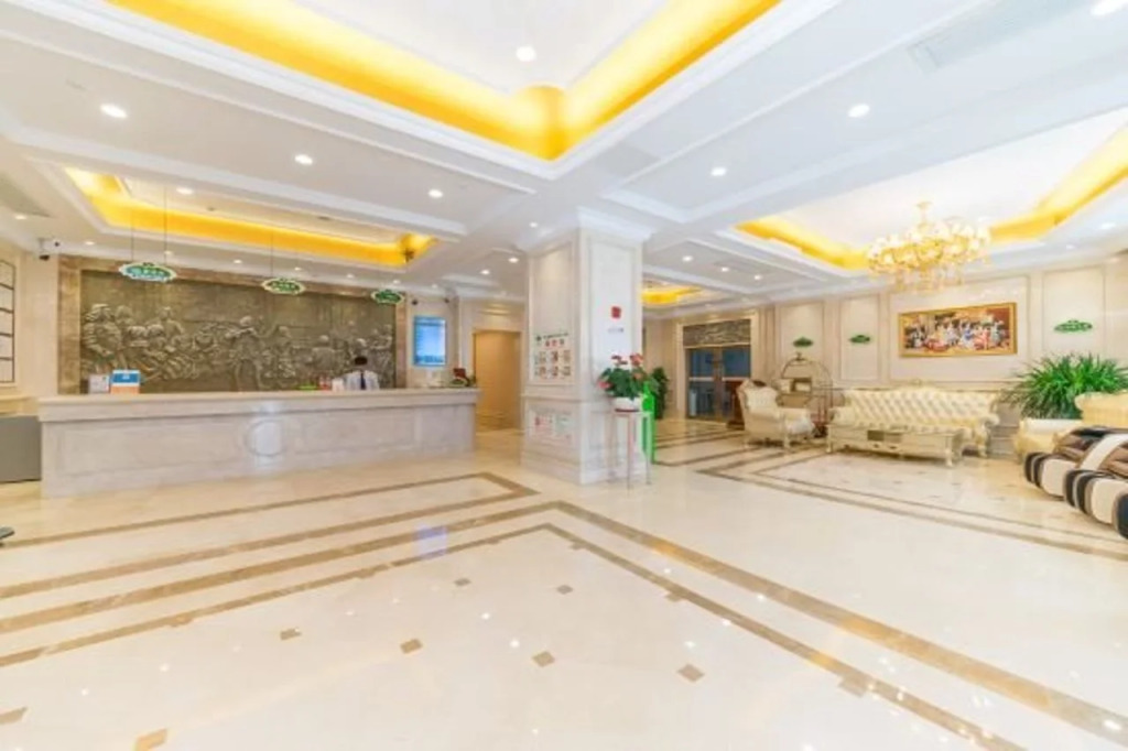 Vienna Hotel (Shunlian Square Jinlong Metro Station)
