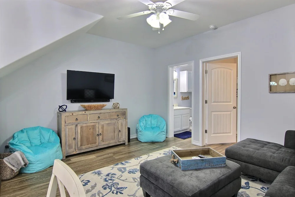 Flip Flops & Pop Tops 3 Bedrooms 3 Bathrooms Condo