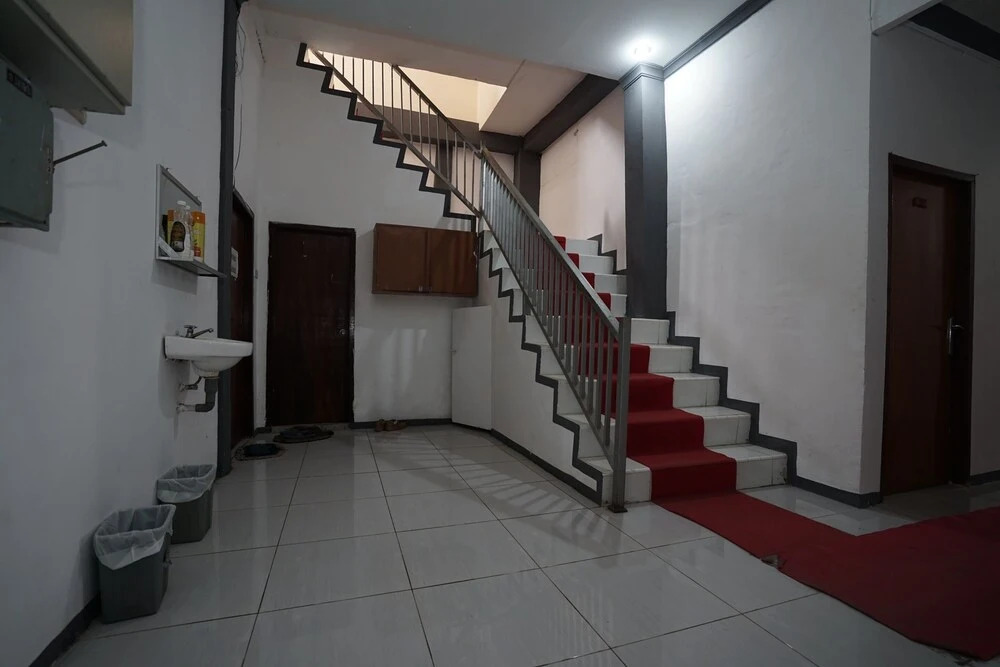 Paris Hotel by OYO Rooms