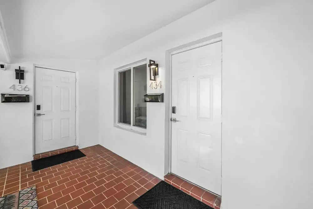 Uhost AI 1BR With Marble Accents Patio