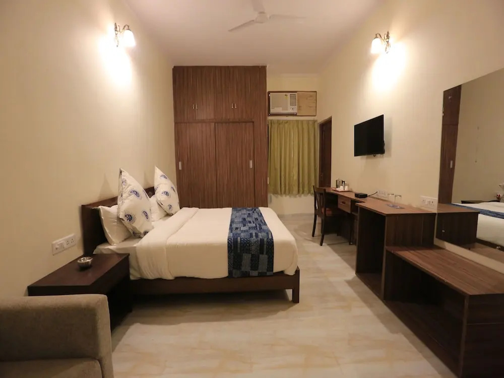 OYO 8472 Gomti Nagar