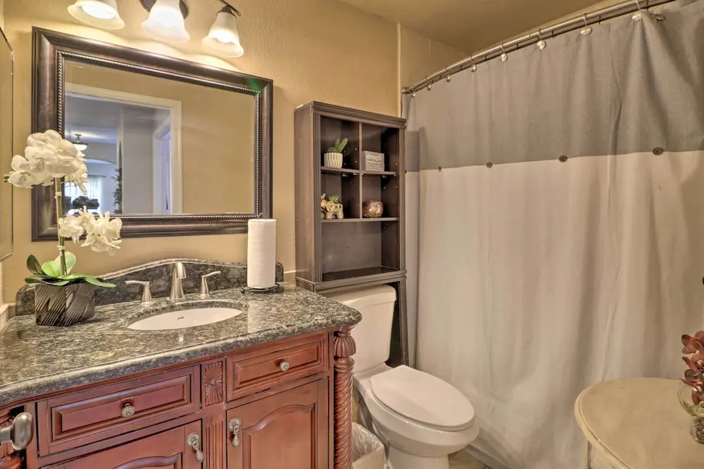 Lavish Family Escape w/ Game Room in Avondale