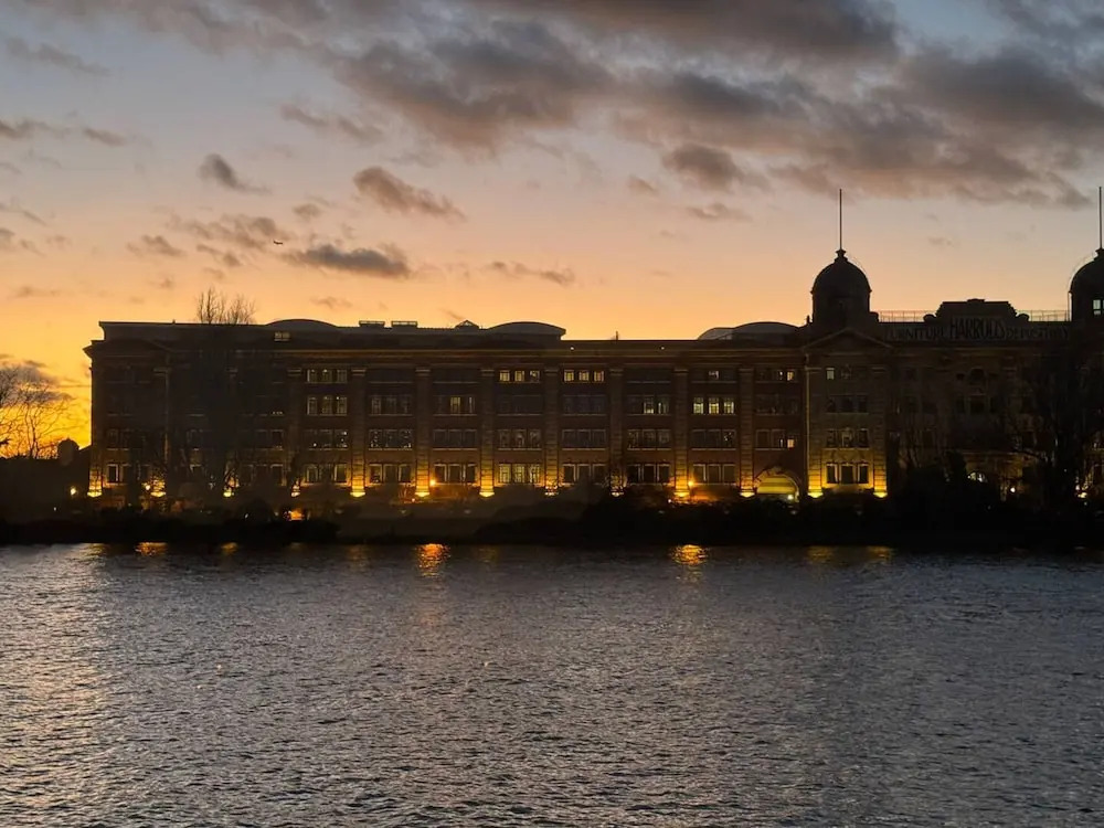 3 Bedroom Apartment by River Thames
