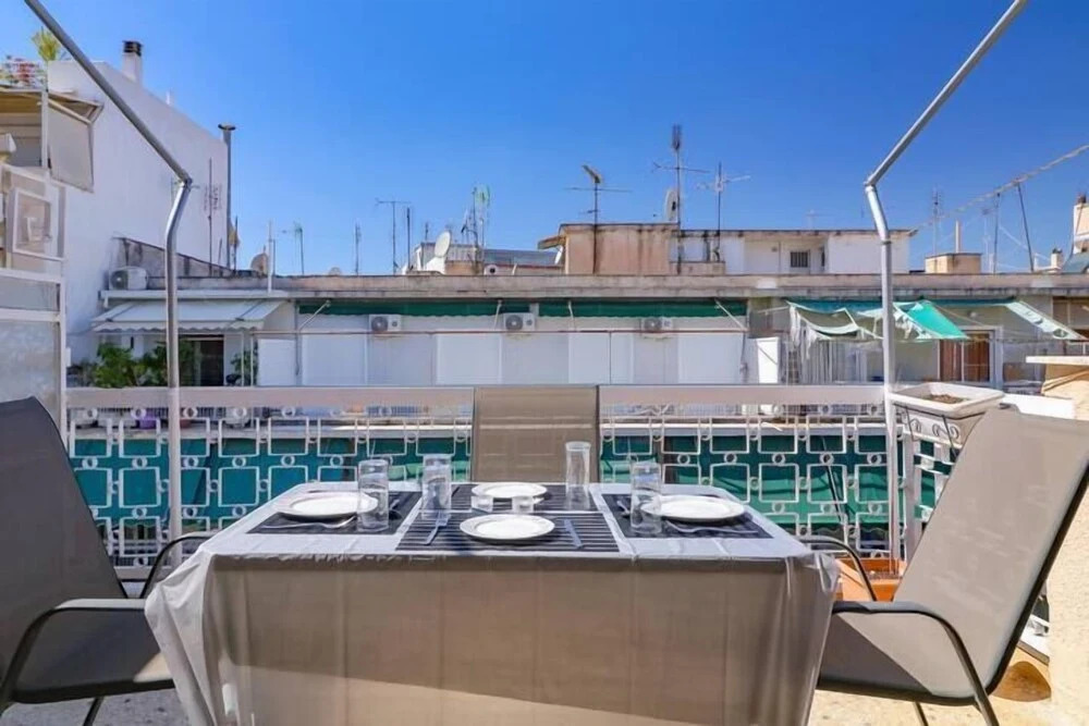 Topfloor Central Apt With Urban Views